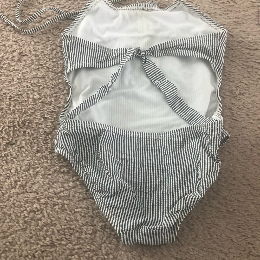 Gap kids small 6-7 striped swimsuit